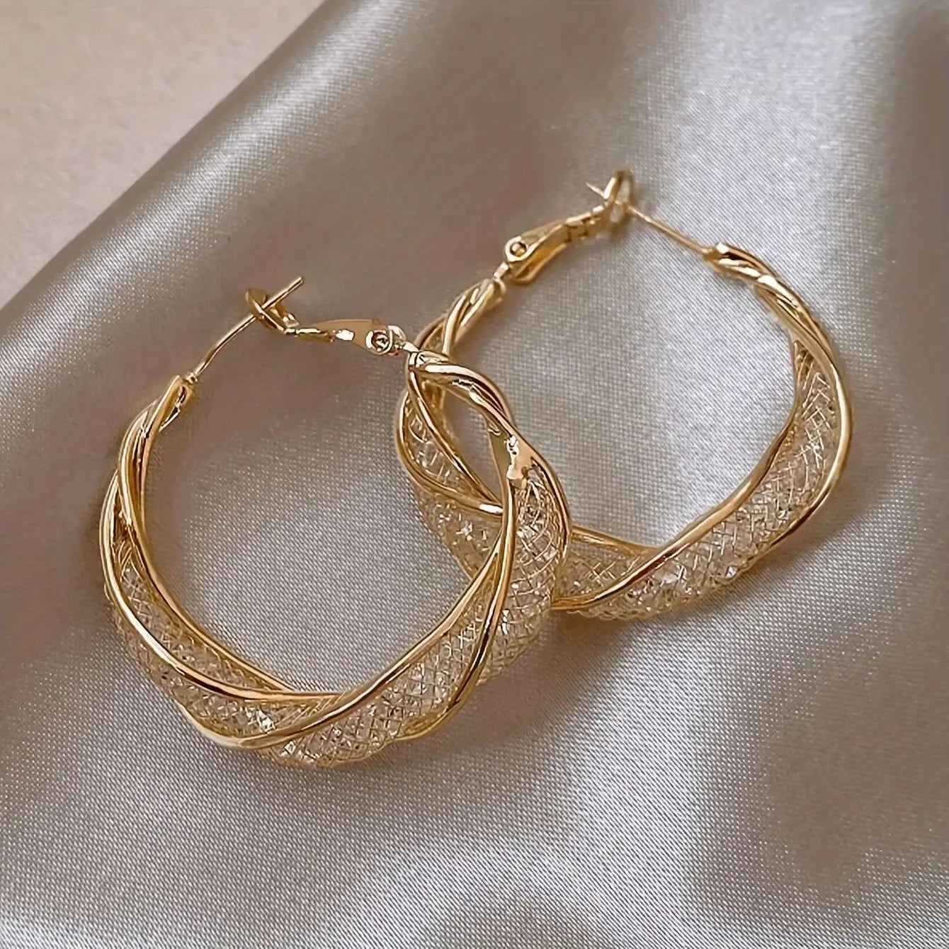 Exaggerate Shiny Mesh Design Hoop Earrings